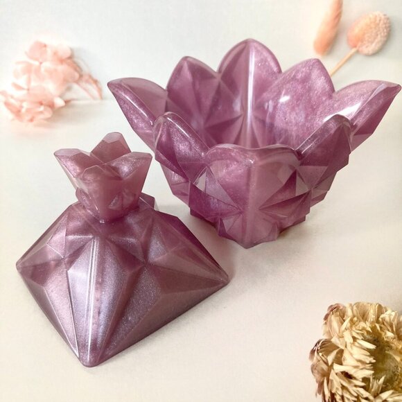 Pearl Lilac color Resin Trinket box / Jewelry Trinket box / Christmas gift - Picture 3 of 3